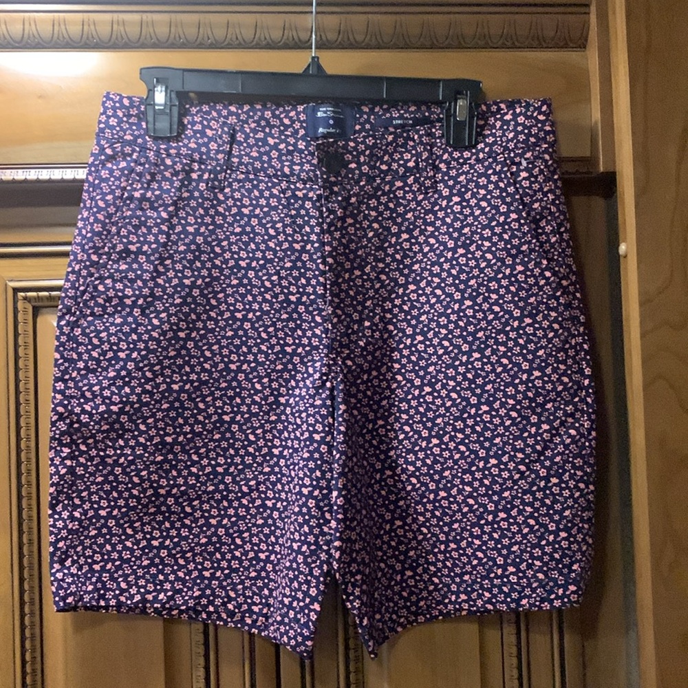 NWOT Ben Sherman Regular Fit Stretch Navy & Pink Flowers Floral Shorts Size 30